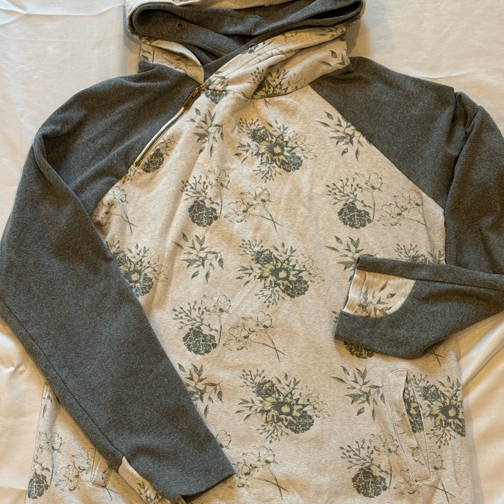 AMPERSAND AVE Gray and Cream Floral Hoodie
